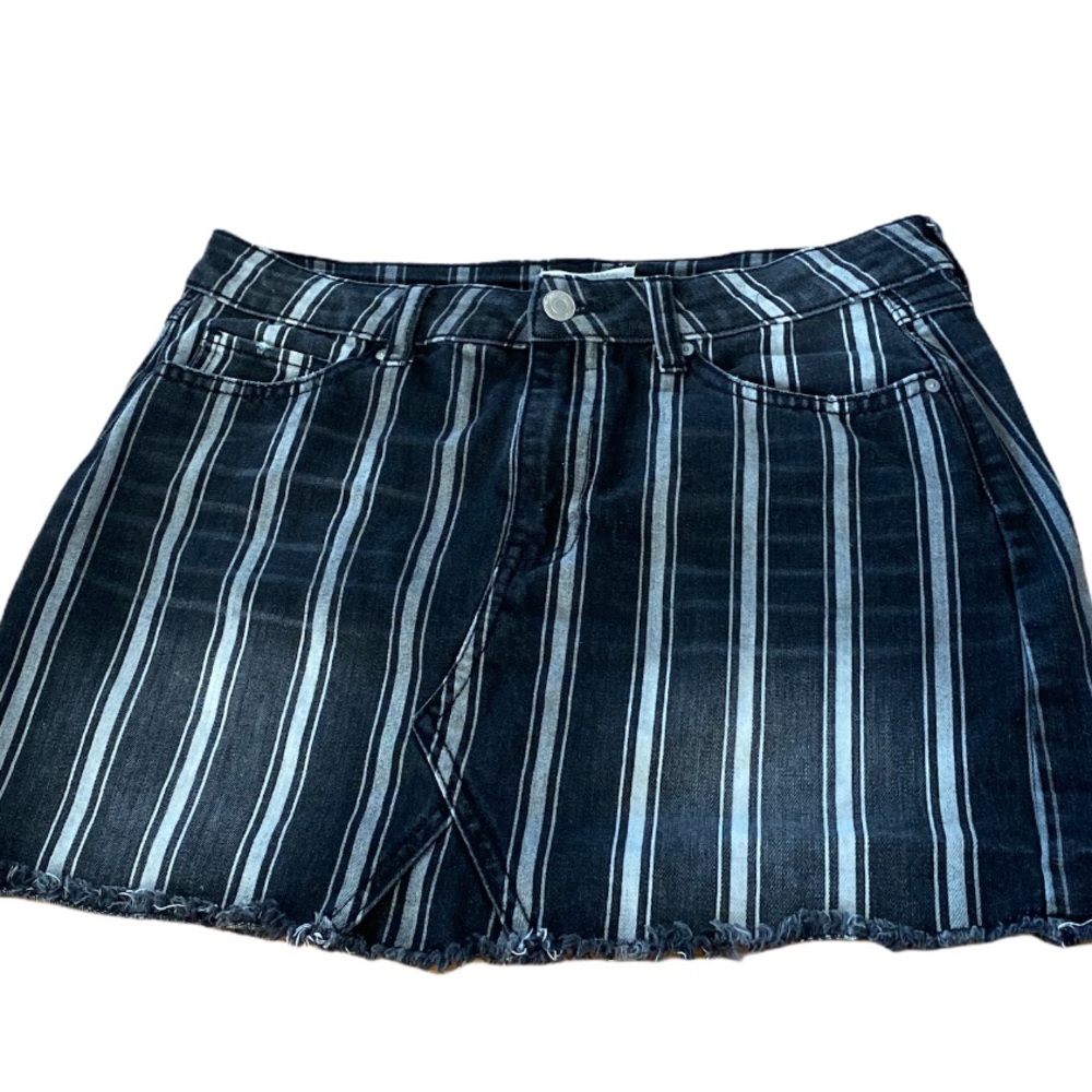 Sky and Sparrow Size 9 mini Skirt